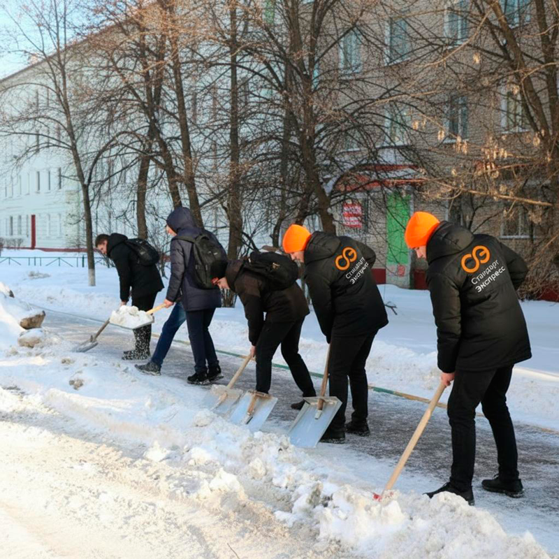 Уборка снега с крыш и территорий в Гагарине